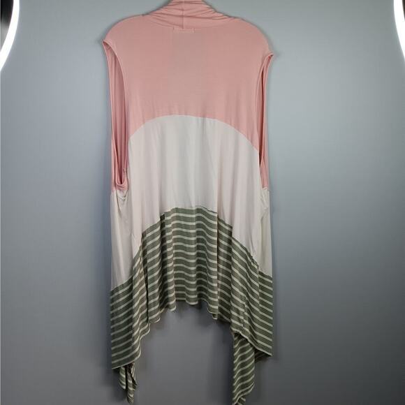 EUC Entro Rose, White, and Green Soft Handkerchief Hemline Vest Size 2X - Picture 5 of 6